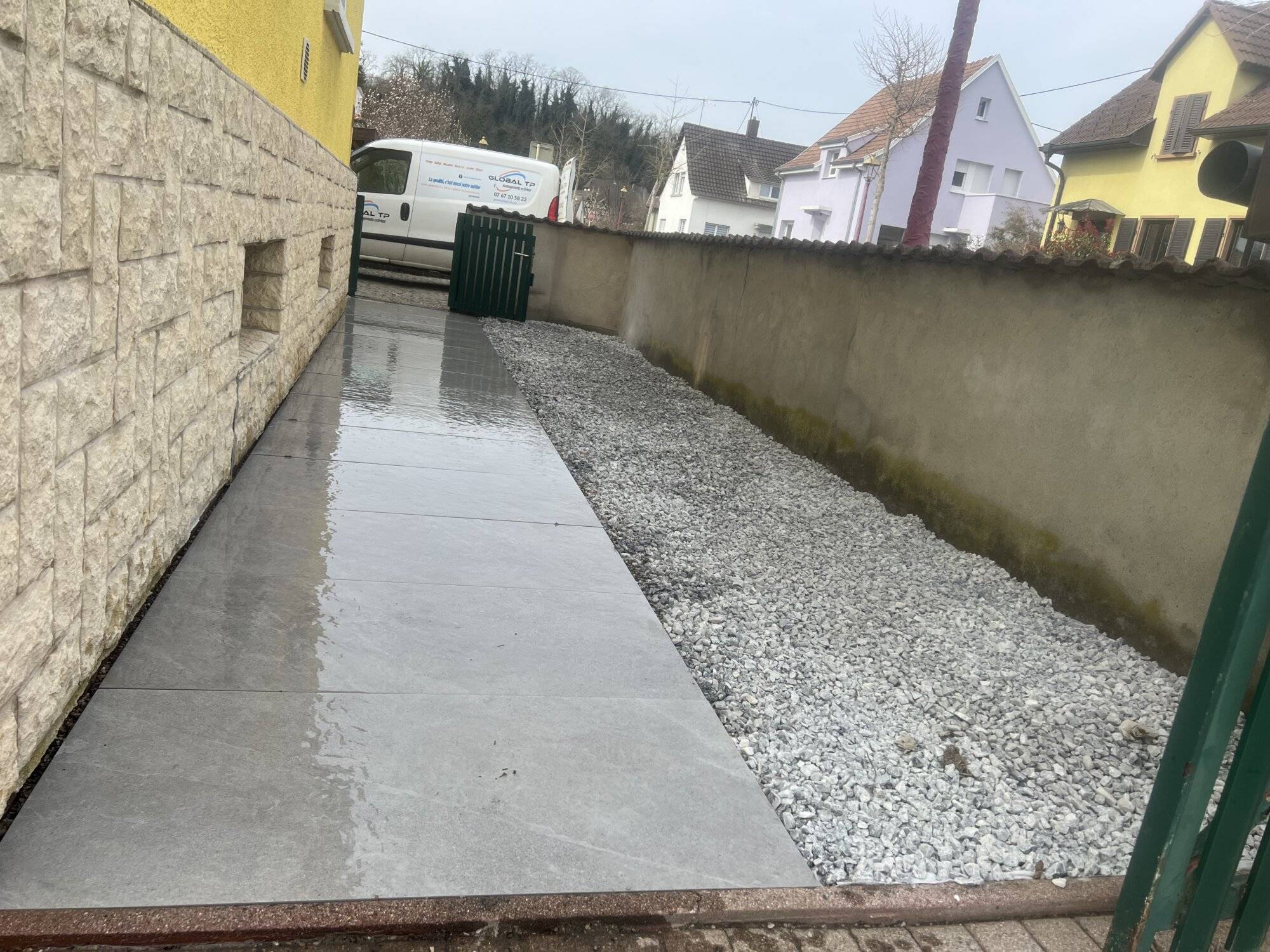 Chantier Blotzheim &#8211; pose céramique de gravier décoratif Riedisheim