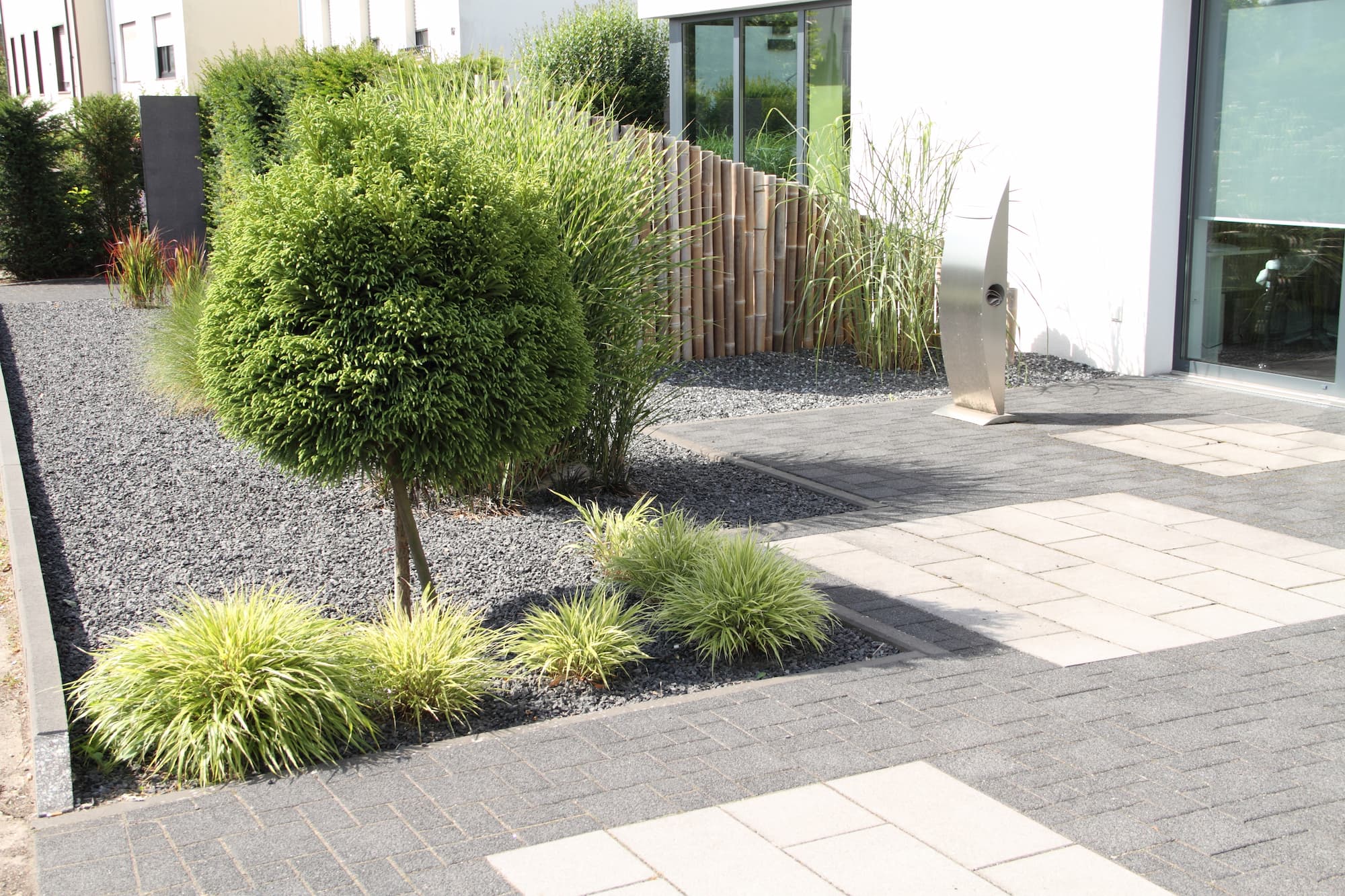 Dallage ou pavage : quelle solution est la plus adapt&eacute;e &agrave; votre style de jardin ? Rixheim